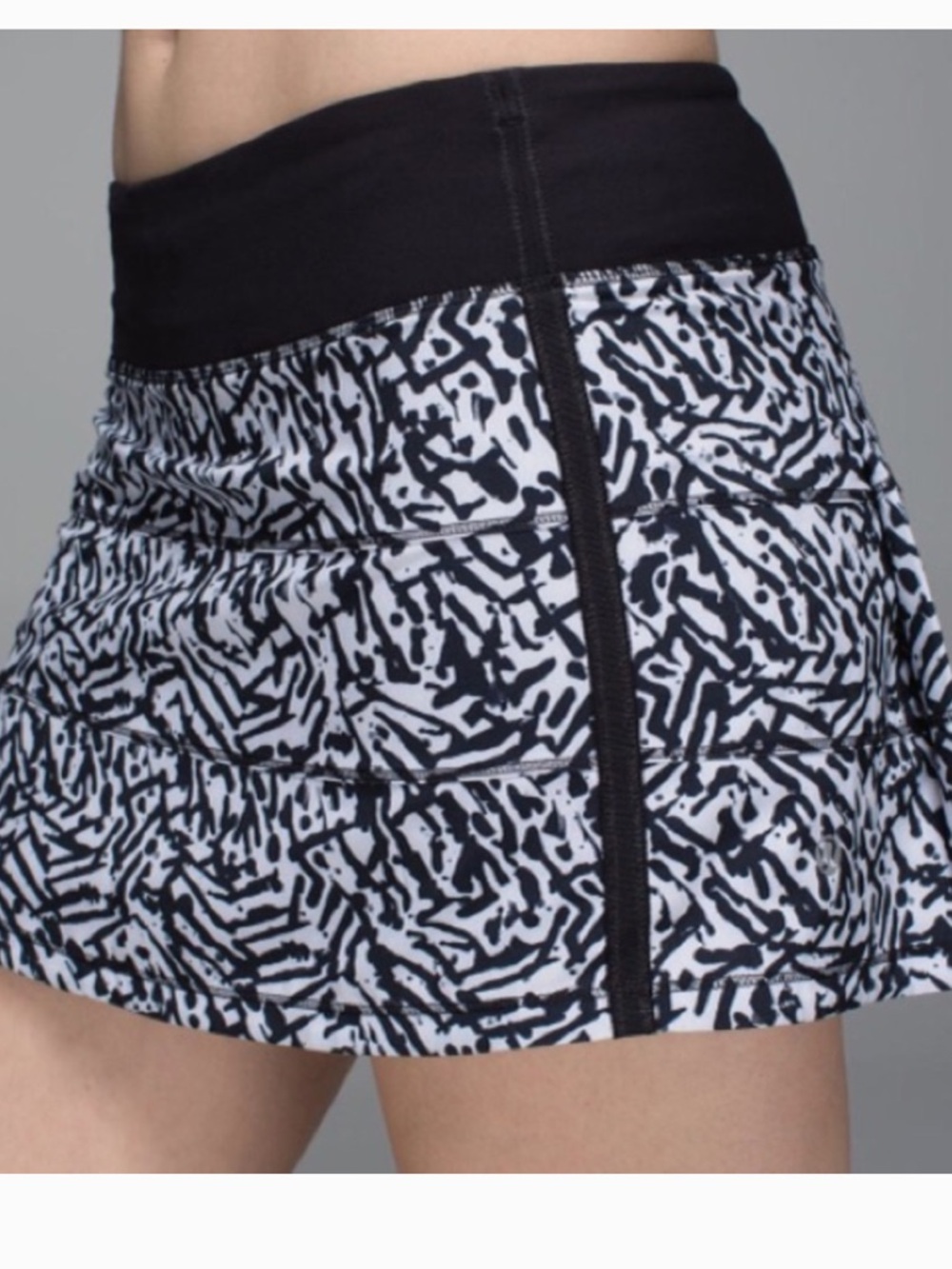 Lululemon Brushed Animal Black & White Print Pace Rival Skort Skirt Sz. 4